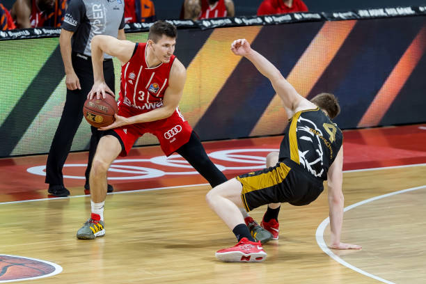 阵容与财政 阵容与财政