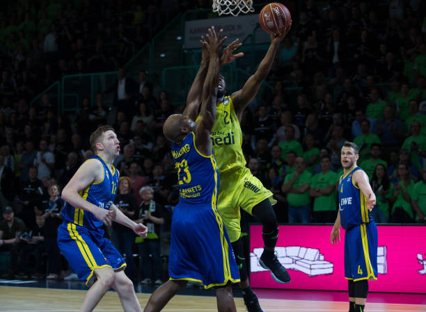 与新兴市场 与新兴市场